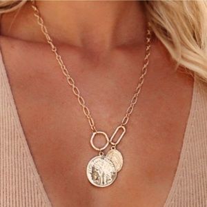 NWT 🌟VICI Sashi Republique Necklace